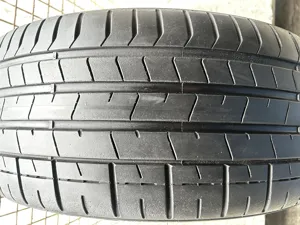 Pirelli P Zero PZ4  235/35 R19