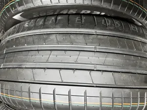 Pirelli P Zero PZ4  285/45 R21