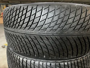 Michelin Pilot Alpin 5 SUV  285/40 R23