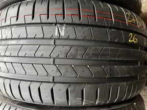 Pirelli P Zero PZ4  275/35 R19