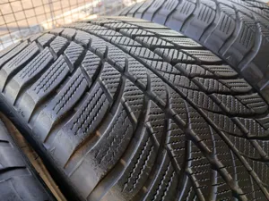 Bridgestone Blizzak LM-001  225/50 R17