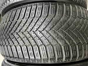 Yokohama BluEarth Winter V906  275/35 R23