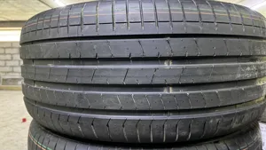 Pirelli P Zero PZ4  285/45 R21