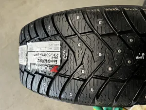 Yokohama IceGuard Stud IG65  235/50 R19