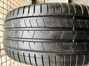 Pirelli P Zero PZ4  275/40 R19