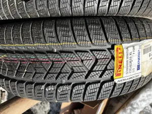 Pirelli Scorpion Winter  235/65 R18