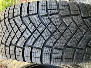 Pirelli Ice Zero FR  235/55 R19