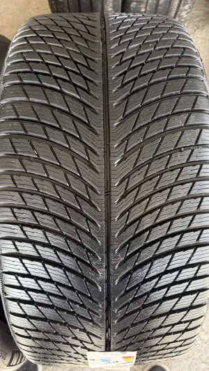 Michelin Pilot Alpin 5 SUV  305/35 R23
