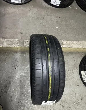 Pirelli P Zero PZ4  225/40 R18